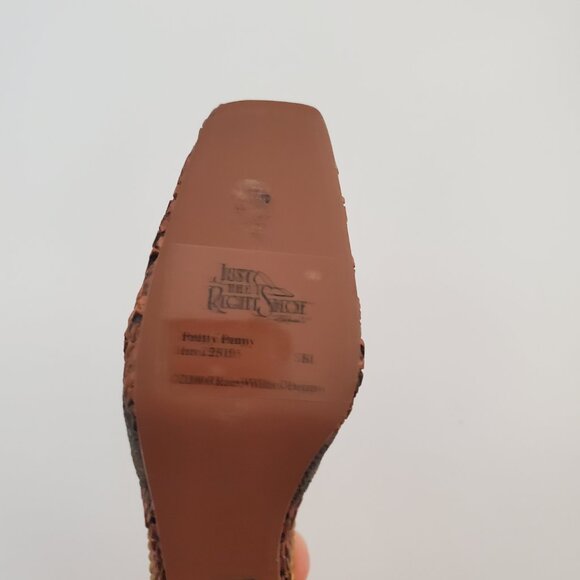 Vintage Miniature Shoe Collection 9pc Victorian Edwardian Witchy Booties Resin - Picture 12 of 16